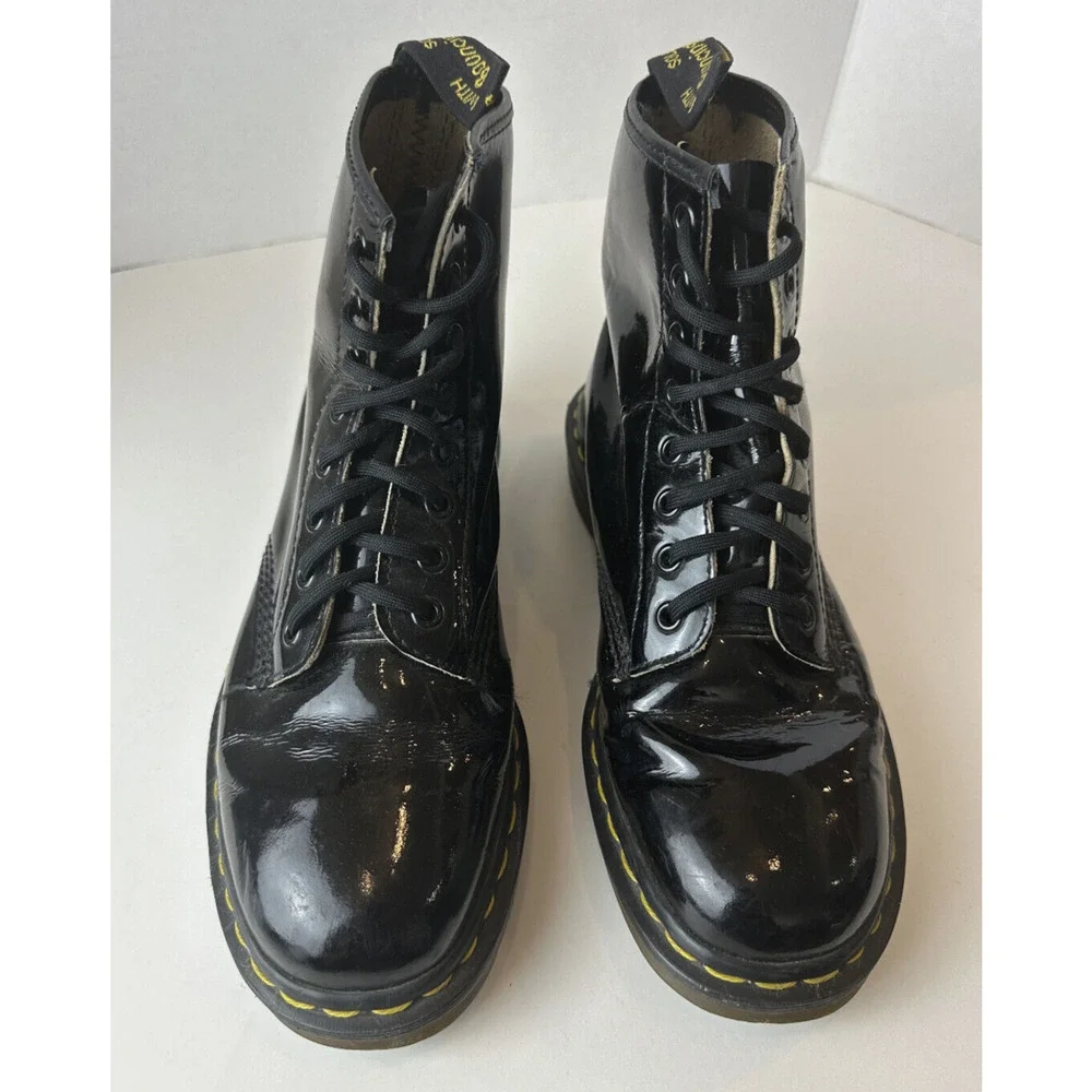 *Flawed Doc Dr. Martens Shiny Patent Leather Boots Black Lace Up Women's Size 8 - Picture 4 of 16